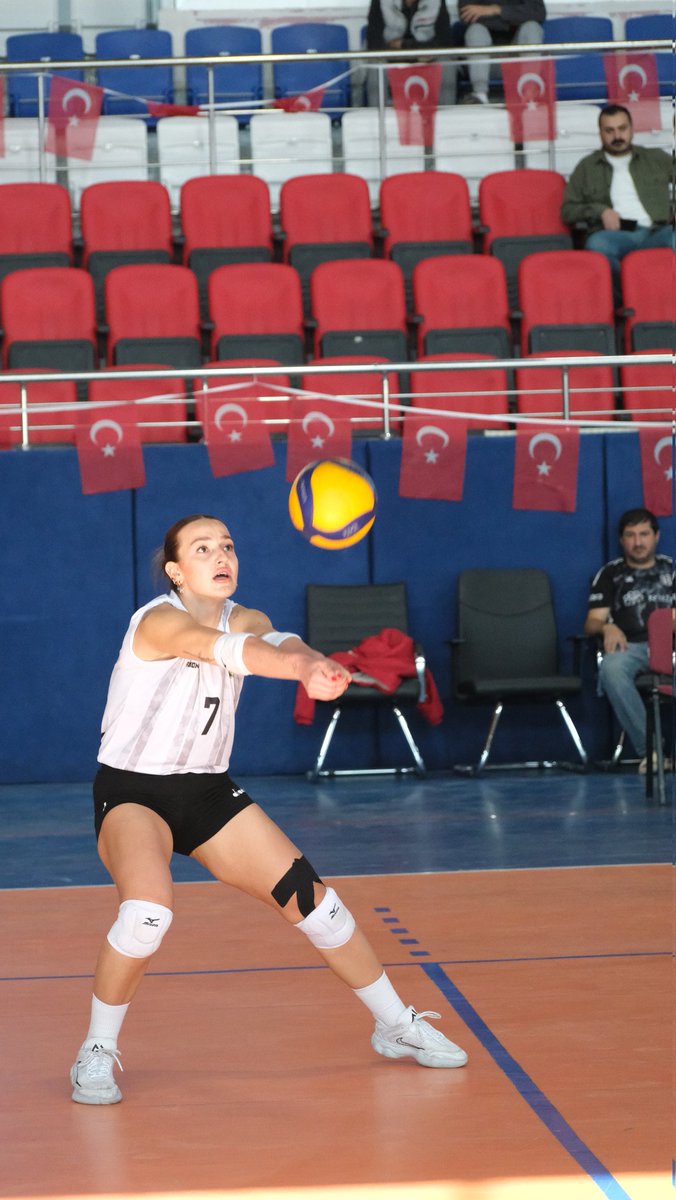 Viranşehir Voleybol İlk Yarıyı
Namağlup Lider Tamamladı