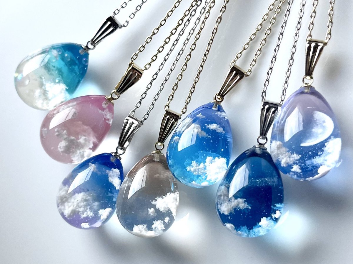 yun_00012's tweet image. 《︎︎☁フォロワー様10000人突破！感謝のプレゼント企画②☁》

抽選で1名様に『小さな空のペンダント』をプレゼント🎁

当選者さまにはご希望の色をお聞きし、オーダーという形で一からお作りいたします☺️

応募方法→フォロー＆リポスト(RT)
期間→11月29日23:59まで

ぜひお気軽にご参加ください♪