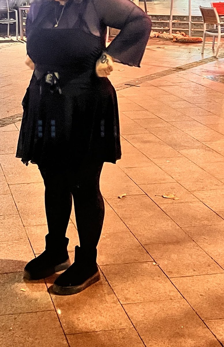 Du hässliche kleingeldfotze wie gerne ich dir in die Fresse rotzen will