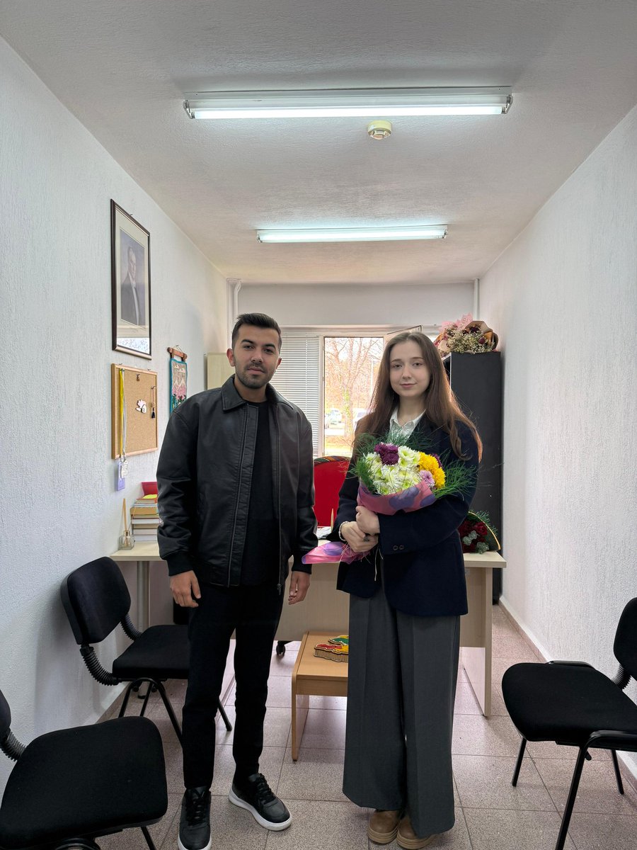 ÖĞRETMENLER , YENİ NESİL SİZİN ESERİNİZ OLACAKTIR ! 

Okulumuz öğretmenlerine 24 Kasım Öğretmenler Günü vesilesiyle çiçek takdiminde bulunduk.
Başta Başöğretmen Mustafa Kemal Atatürk olmak üzere tüm öğretmenlerimizin 24 Kasım Öğretmenler Günü  kutlu olsun.

#uAUNISDU