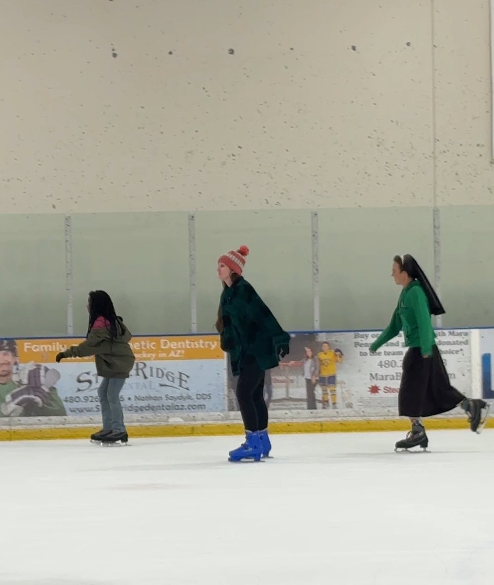 #franciscansister #srmaryteresabettag #withGod #withoutGod #iceskating #yumaarizona fscc-calledtobe.org/2025/11/24/fra…