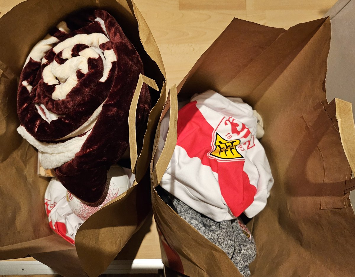 Aus aktuellem Anlass werde ich das Landesamt für Besoldung anweisen müssen, mein nächstes Monatsgehalt direkt dem #VfB-Fanshop zu überweisen.