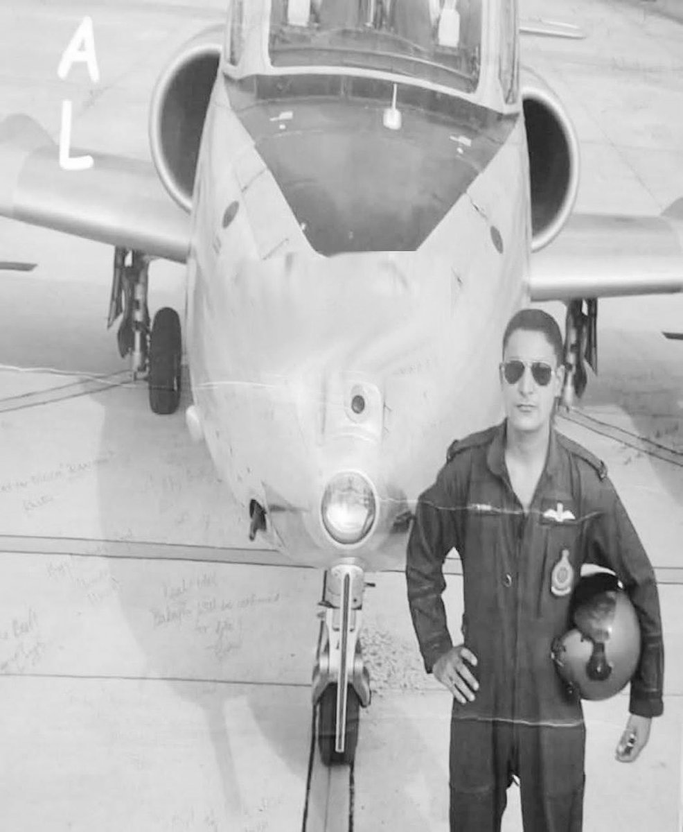 Talk_Priyanshu's tweet image. दुबई एयर शो में हुए तेजस विमान हादसे में हिमाचल के कांगड़ा जिला के नमंश स्याल जी के निधन का समाचार अत्यंत दुःखद है। नमन जी के निधन से माँ भारती ने अपना एक जांबाज वीर सपूत खो दिया है! ईश्वर नमन जी की वीरात्मा को अपने श्रीचरणों में स्थान दें।

ॐ शांति🙏🏻

@IAF_MCC @SpokespersonMoD