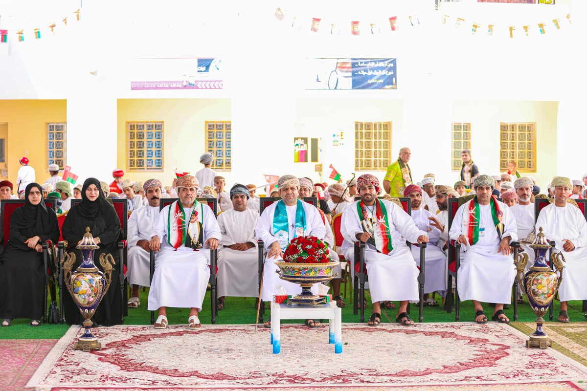 EduGovMct's tweet photo. #تعليمية_مسقط
تحت رعاية الفاضل/الدكتور علي بن سالم بن محمد الشكيلي، المدير العام للمديرية العامة للتربية والتعليم بمحافظة مسقط، احتفلت مدرسة الوطية للتعليم الأساسي باليوم الوطني العماني.
تضمن الاحتفال مجموعة من الفعاليات المتنوعة، حيث قدم الطلبة لوحات فنية تعبر عن حبهم للوطن، بالإضافة إلى عروض فنية وموسيقية مميزة. كما تم تنظيم معرض للابتكارات الطلابية، حيث أظهر الطلبة إبداعاتهم في مختلف المجالات العلمية والفنية.
هذه الفعاليات تعكس روح الانتماء والفخر بوطننا الغالي عمان، وتعزز من قيم الولاء والانتماء لدى الطلبة.
#فعاليات_تعليمية_مسقط
#مدارسنا_مستقبل_واعد
#تعلم_مستدام