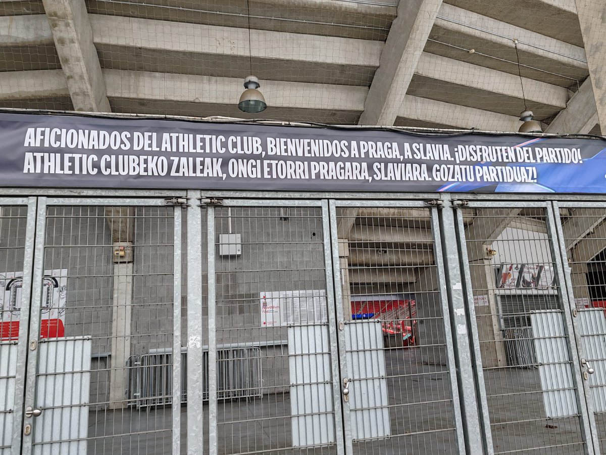 monjeondavasca's tweet image. Así va a recibir a los aficionados del Athletic el Slavia ! Puerta de acceso