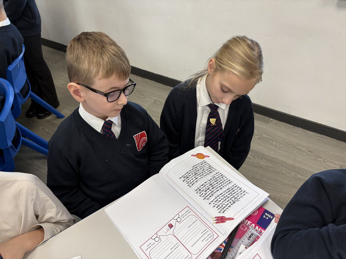 halfpennylane's tweet image. 🚀 Our Year 5 children loved sharing their space description paragraphs with their chosen audience today — the fantastic children in 3W! 🌟
3W were an excellent audience and gave thoughtful, constructive feedback. Well done, everyone! 🌌✨
#PrimarySchool #Year5 #CreativeWriting