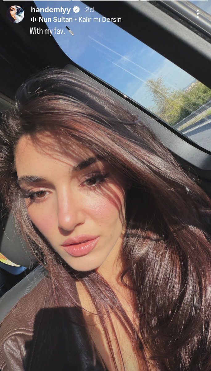 Handemiycan's tweet photo. Gazeteci Birsen Altuntaş'ın haberine göre Hande Erçel kozmetik markası Flomar'ın markayüzü oldu.Hande Erçel markayla büyük bir reklam kampanyası yürütecek👸🌟❣️ #HandeErçel #Flomar https://t.co/tIsrM0ajay