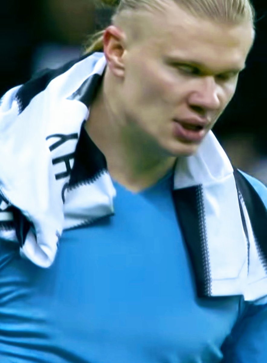 #NEWMCI
Haaland getting the main man's jersey #NUFC  #jacobmurphy