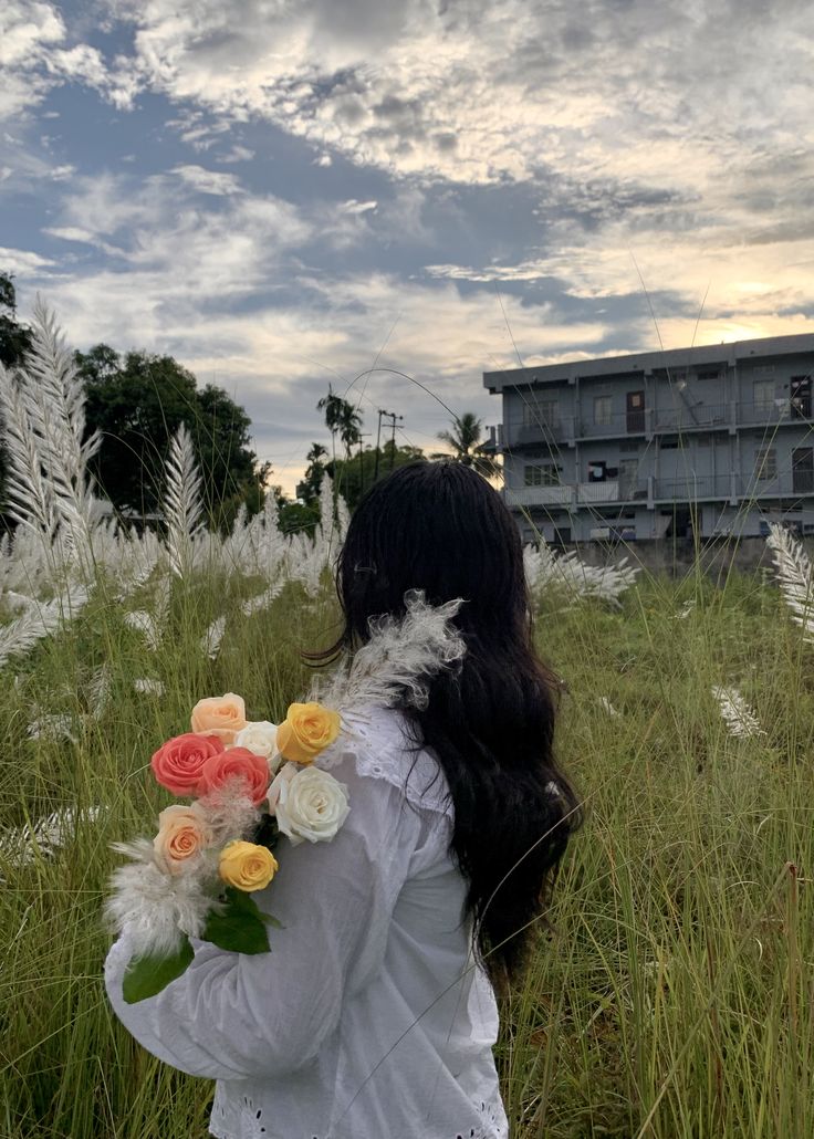 _Itx_Saira_'s tweet image. Good Evening X Family 🍁 

In English, we say, 
I&apos;m trying my best.
In poetry, we say,  
I plant hope in the soil of my struggles, waiting for it to bloom. 🌸🌿