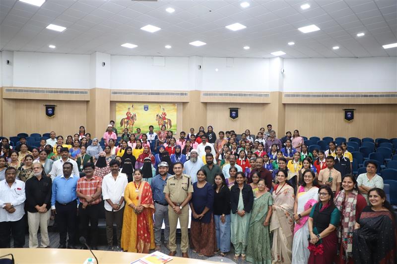 SCSC_Cyberabad's tweet image. 🚸 Suraksha Kavach Safety Clubs launched in 30+ SSC schools, Serilingampally!

SCSC &amp;amp; Cyberabad Police kick-started clubs to boost physical &amp;amp; cyber safety, mental well-being, and road safety.

A strong move toward safer, aware young communities. 🌟

#SCSC #SurakshaKavach