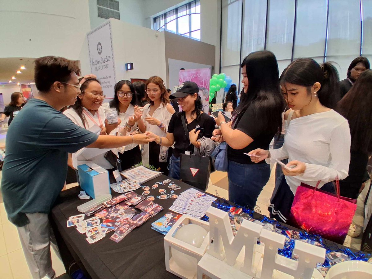 OhmPoon_PHfc819's tweet image. Thai BL Fest PH 2 -- OhmPoon PH Snaps with Fans.
(7)

#ThaiBLFestPH2withOhmPoonPH
#OhmPoon
#OhmPoonPH