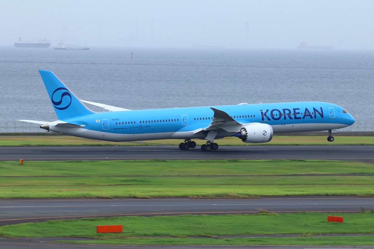 somat_ta's tweet photo. HNDで撮った787-10
胴体が長いので-8、-9を撮りまくった身からすると異質な存在
#Boeing
#ボーイング
#Boeing787
#Boeing787_10
#ボーイング787
#ボーイング787_10
#B787
#78X
#EVAAirways
#KoreanAir
#羽田空港
#HND https://t.co/nLGVtk2f3s