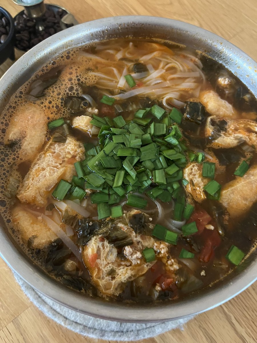 小鍋米粉

還搭配了生三文魚