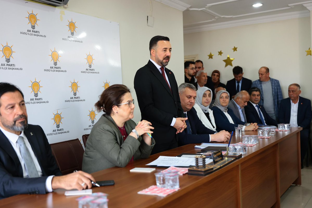 deryayanikashb's tweet image. 📍 Düziçi

Haftaya, Düziçi İlçe Teşkilatımızı ziyaret ederek başladık.

İlçe Başkanımız Sn. Turgut Kararmaz, mahalle ve köy başkanlarımız ve teşkilat mensuplarımızla birlikte Düziçi teşkilatımızın çalışmalarını değerlendirdik, önümüzdeki döneme ilişkin yol haritamızı istişare…