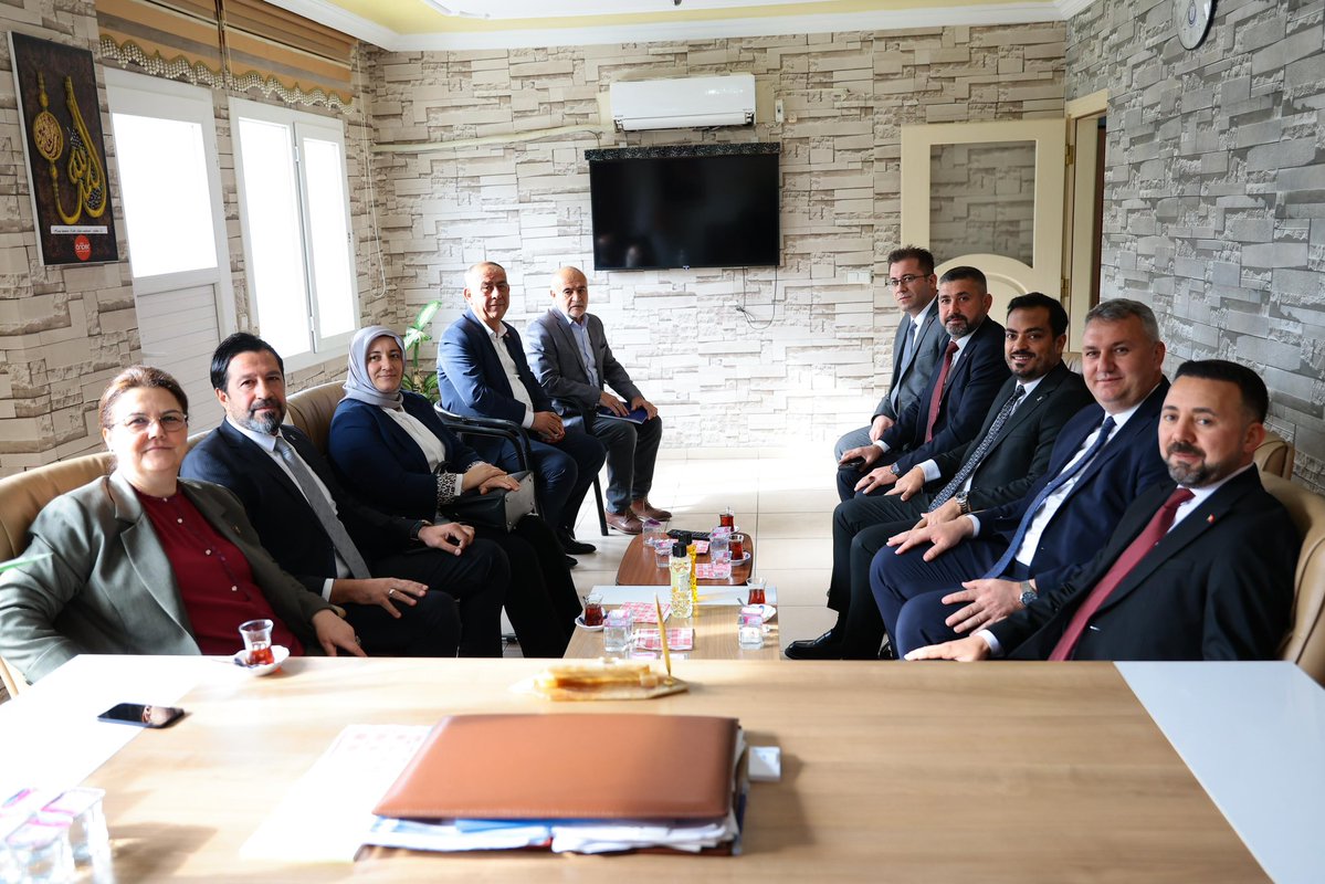 deryayanikashb's tweet image. 📍 Düziçi

Haftaya, Düziçi İlçe Teşkilatımızı ziyaret ederek başladık.

İlçe Başkanımız Sn. Turgut Kararmaz, mahalle ve köy başkanlarımız ve teşkilat mensuplarımızla birlikte Düziçi teşkilatımızın çalışmalarını değerlendirdik, önümüzdeki döneme ilişkin yol haritamızı istişare…