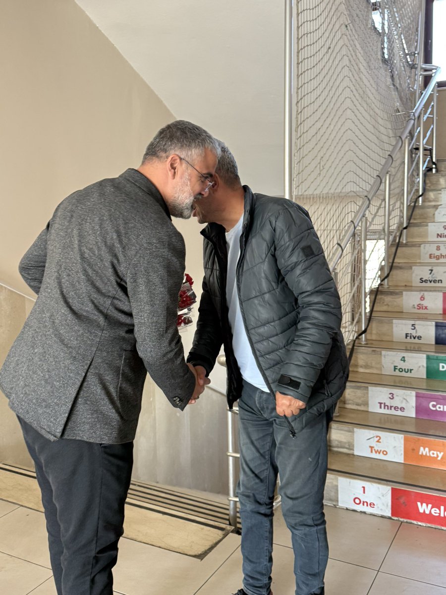 yusufaslan_02's tweet image. “Ak Yol Derneği ve yönetimi olarak, Öğretmenler Günü münasebetiyle  Şeyhbaba İlkokulu’nu ziyaret ederek okul müdürümüz Sn. Akif Güneş ve kıymetli öğretmenlerimizin Öğretmenler Günü’nü tebrik ettik.”