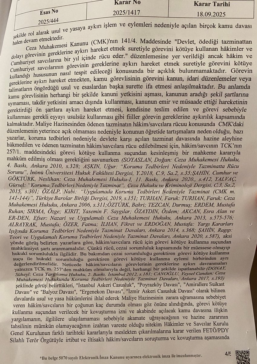 ufukyesil03's tweet photo. AİHM’de Hak İhlali ve Tazminata Neden Olanlar İçin HSK’dan Emsal Rücu Kararı!

1⃣⚖️HSK İkinci Dairesi, kamuoyunda "Ergenekon davası" olarak bilinen yargılama sürecinde Vatan Bölükbaşoğlu isimli kişinin haksız yere gözaltına alınıp tutuklandığı, yargılama sonunda beraat ettiği ve bu haksız işlemler nedeniyle açtığı tazminat davasında Maliye Hazinesi'nin tazminat ödemeye mahkûm edildiği olayla ilgili kritik bir karar vermiştir. Kurul, devletin kasasından çıkan bu tazminatın, sorumluluğu bulunduğu iddia edilen ve daha sonra meslekten ihraç edilen 8 hakim ve savcıdan "rücu" yoluyla tahsil edilmesine hükmetmiştir. Bu karar, devletin ödediği tazminatın faturasının, kusurlu işlemleriyle zarara yol açan yargı mensuplarına kesilmesi gerektiği yönünde güçlü bir idari ve hukuki irade beyanıdır. 
@HSKKurumsal @AYMBASKANLIGI @TCYargitay @TC_Danistay