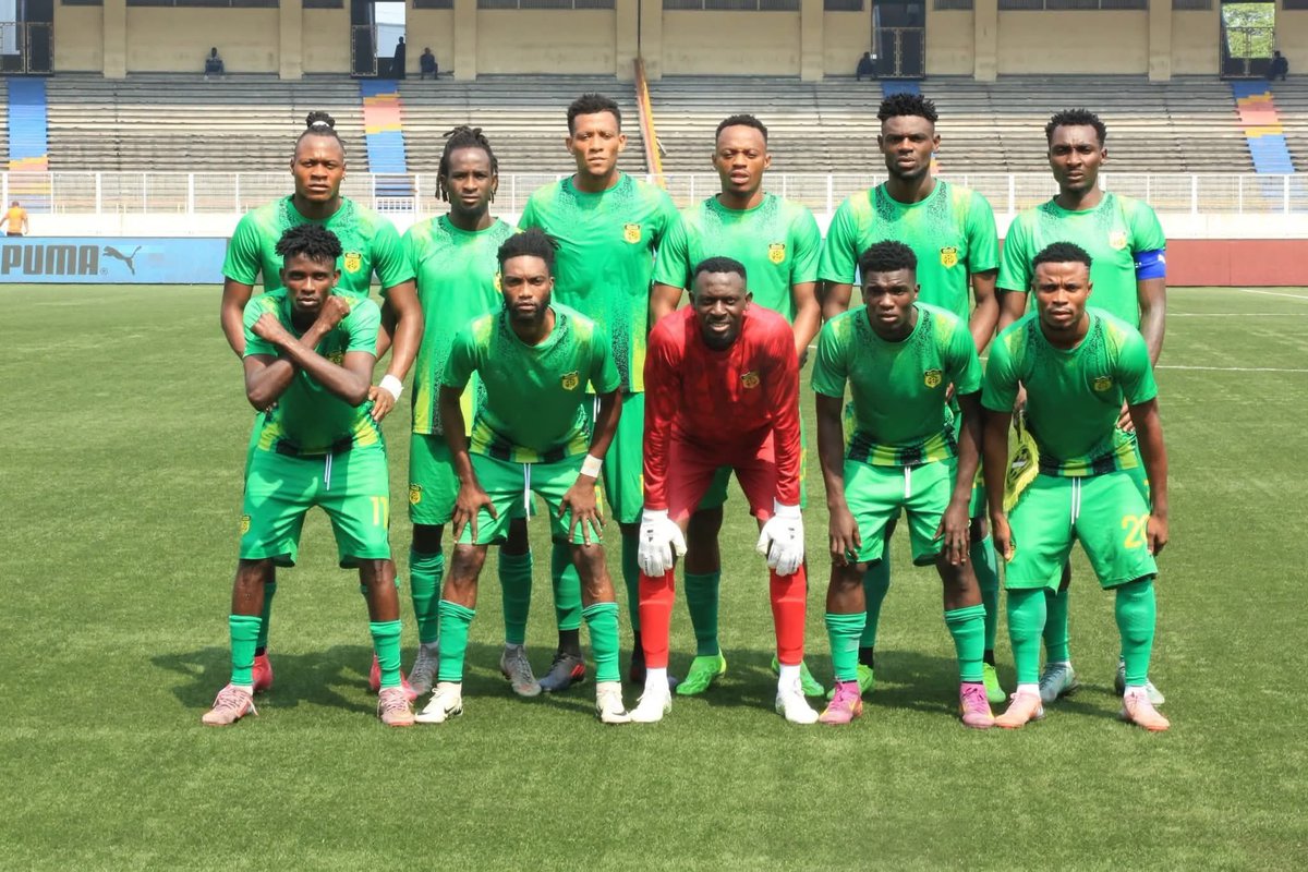 RDCAfrikFoot's tweet photo. #RDCAfriqueFootball
#Topinfo #TotalCAFCC
🆕Entrée réussie pour Maniema Union.
Le club de Kindu a parfaitement négocié sa première sortie en s’imposant 2-0 face aux Tanzaniens d’Azam FC, dans un duel très attendu entre deux techniciens congolais, Papy Kimoto et Florent Ibenge, sacré au CHAN 2016. Le coach de Maniema Union a remporté la bataille tactique en faisant déjouer son prestigieux homologue sur la pelouse des Martyrs.
Portés par des réalisations de Panzu et Odome, les Vert et Noir lancent idéalement leur campagne et prennent déjà une option intéressante dans leur groupe. Maniema Union enchaînera en championnat contre Renaissance avant de se rendre au Kenya pour défier Nairobi United.
#RAF|#ManiemaUnion|#CAF