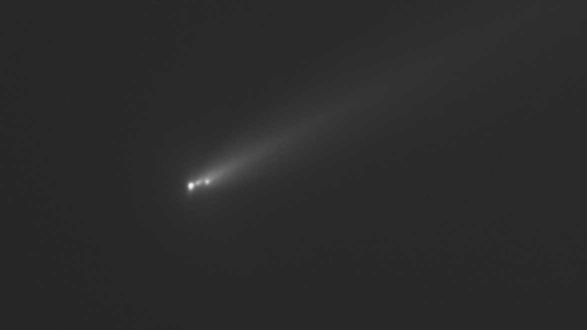 thetatvaindia's tweet photo. Comet ATLAS breaks into three after near-sun passage.

#CometATLAS https://t.co/82xlnAvM5q