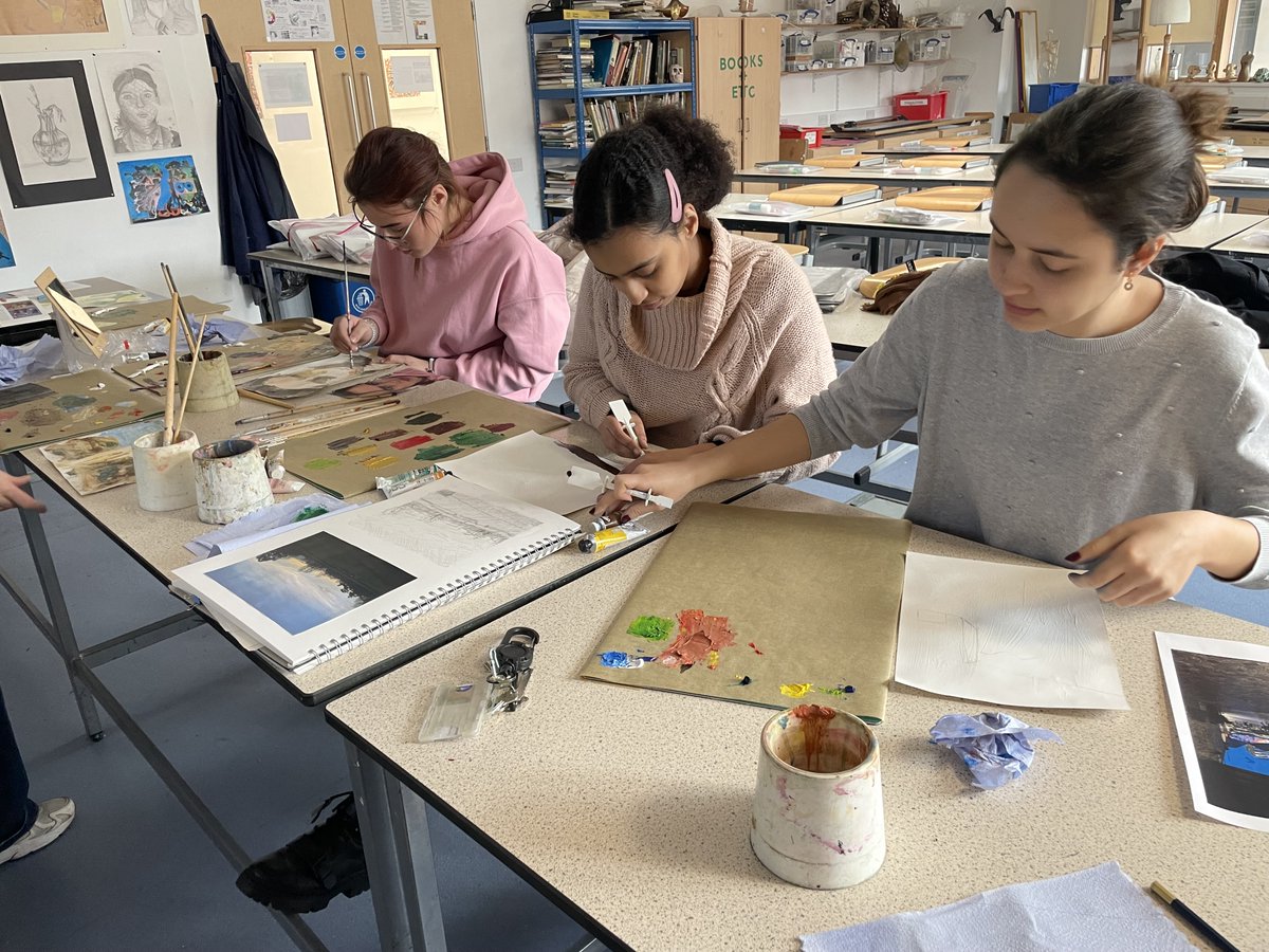 pimlicoacademy's tweet image. The Y12s had a great session last week trying out oil painting with our technician - and practicing artist - Petra Williams.

Swipe to view their brilliant artwork!

#PimlicoAcademy #Art #Year12s #SixthForm