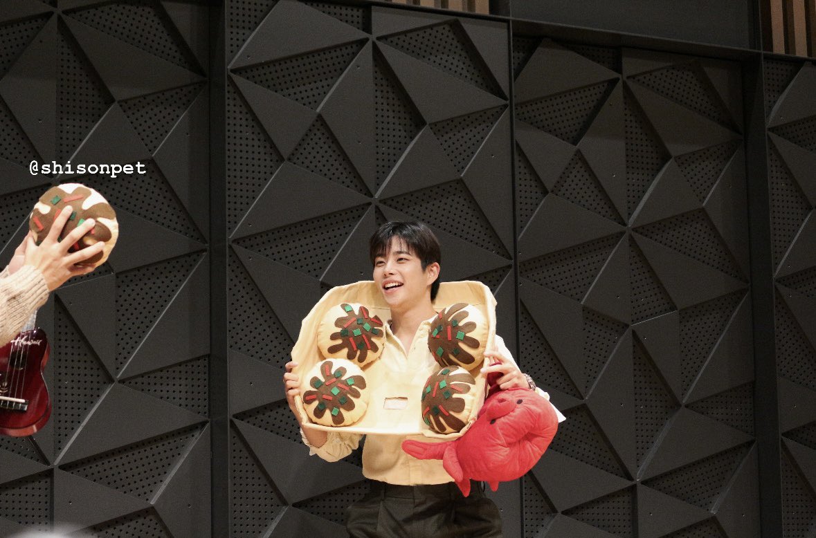 251124

3日間かけて作ったたこ焼き🐙
被ってくれてありがとう!!

#ASTRO #아스트로
#ZOONIZINI #주니지니   
#엠제이 #진진