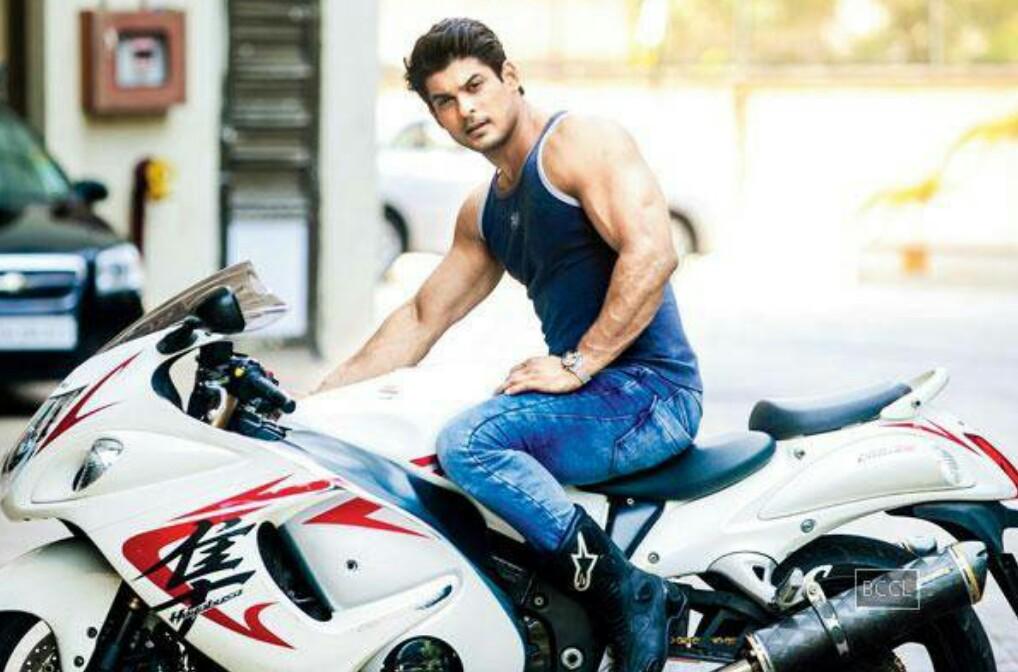 vijaya_sidheart's tweet image. 18 days to go....  

#SidharthShukla || #SidHearts