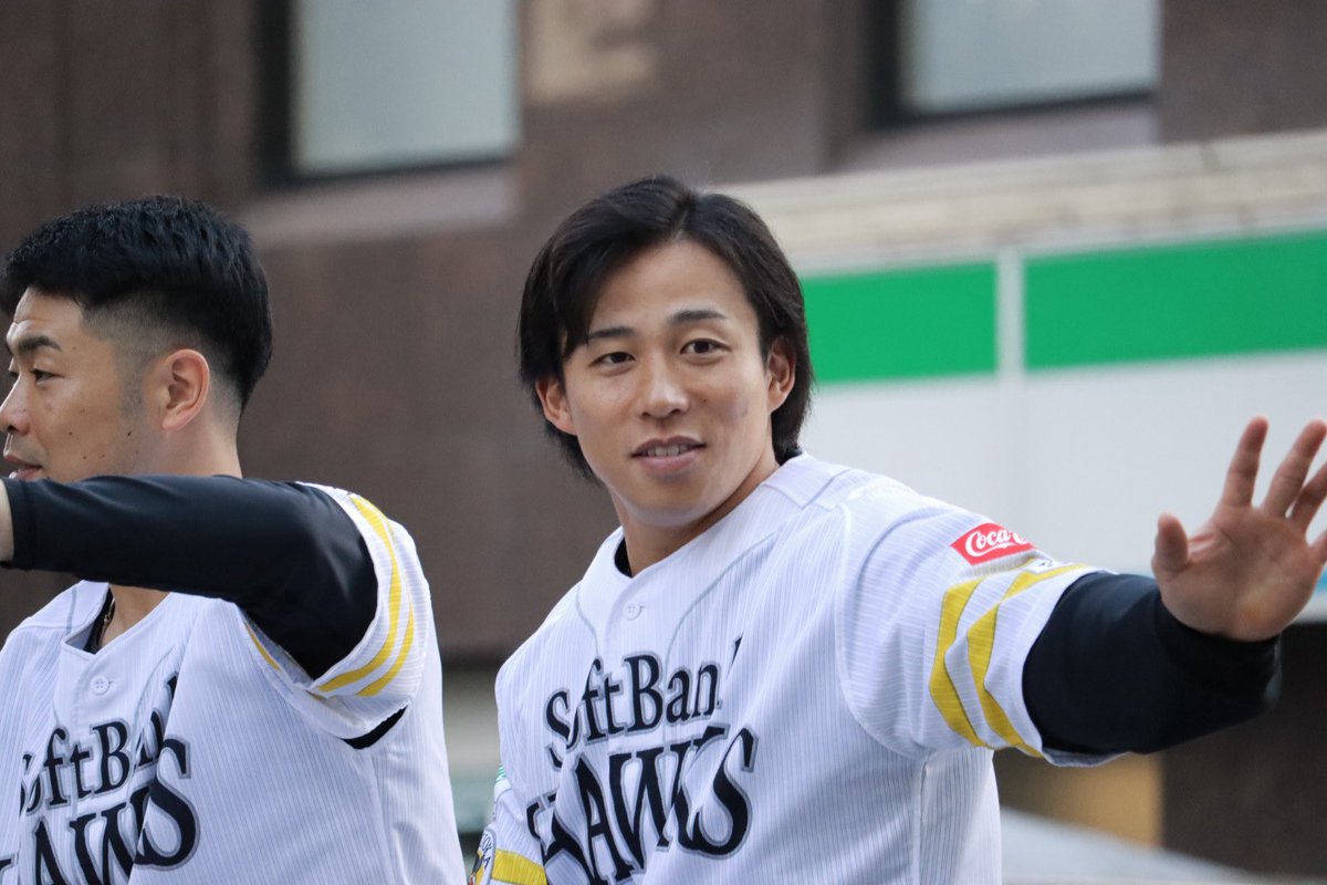 moe040597's tweet image. #野村勇
 #近藤健介 
#優勝祝賀パレード
#sbhawks