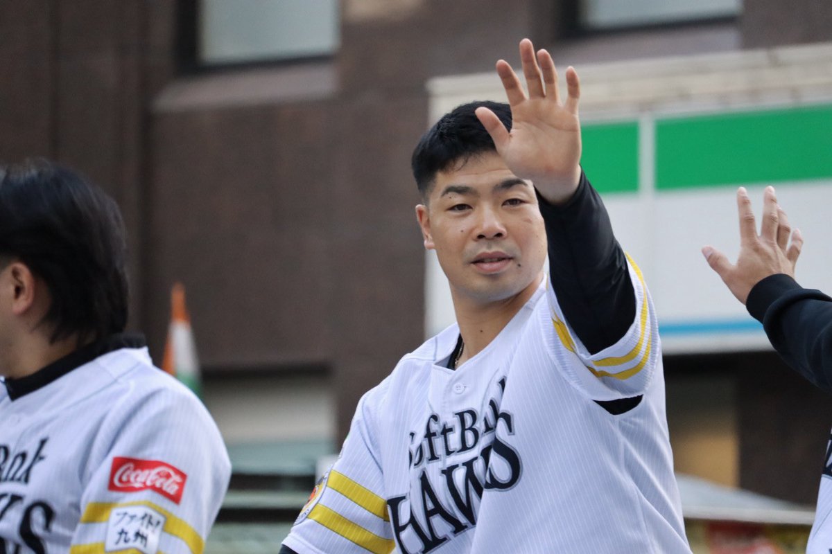 moe040597's tweet image. #野村勇
 #近藤健介 
#優勝祝賀パレード
#sbhawks