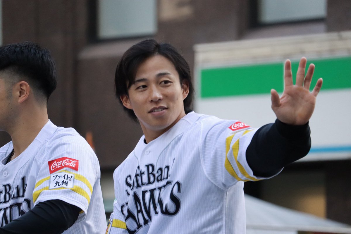 moe040597's tweet image. #野村勇
 #近藤健介 
#優勝祝賀パレード
#sbhawks