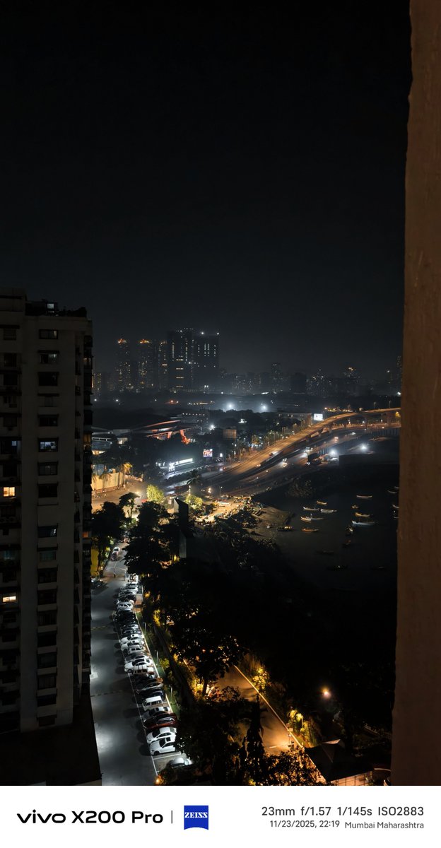 FrameTheMoment_'s tweet photo. Mumbai nights are hazy. Last night's smog view. 💨 https://t.co/BPvPNsvKkZ
