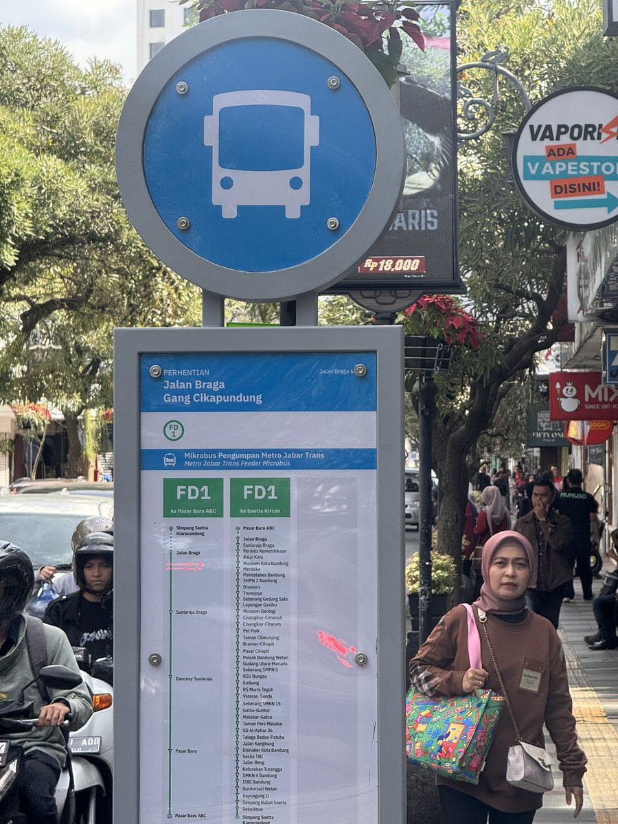 adriansyahyasin's tweet image. Signage-signage bus stop hasil kolaborasi teman-teman @tf_bandung sudah mulai bermunculan di Kota Bandung

Hasil gerakan masyarakat yang kolaboratif dan komunikatif 👍