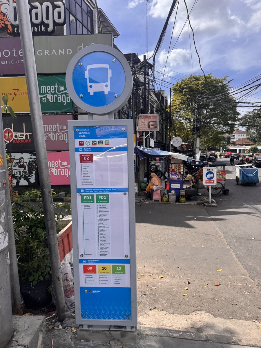 adriansyahyasin's tweet image. Signage-signage bus stop hasil kolaborasi teman-teman @tf_bandung sudah mulai bermunculan di Kota Bandung

Hasil gerakan masyarakat yang kolaboratif dan komunikatif 👍
