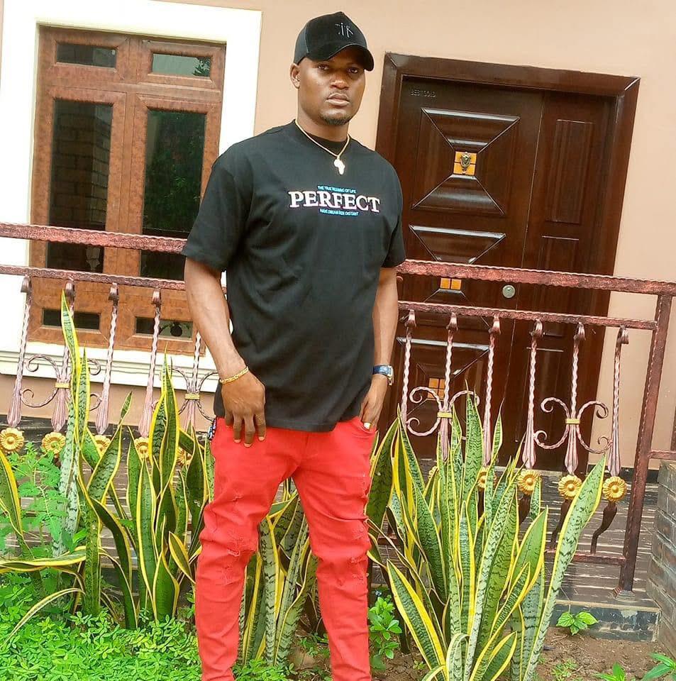 MalachyOdo1's tweet image. These brothers of mine who are traders at Relief Market, Onitsha were kidnapped on Saturday at Enenebe Awka-Ezeagu Road on their way to a traditional marriage in Ezeagu, Enugu State.

Funds are now being raised to pay off the kidnappers.

What a country!