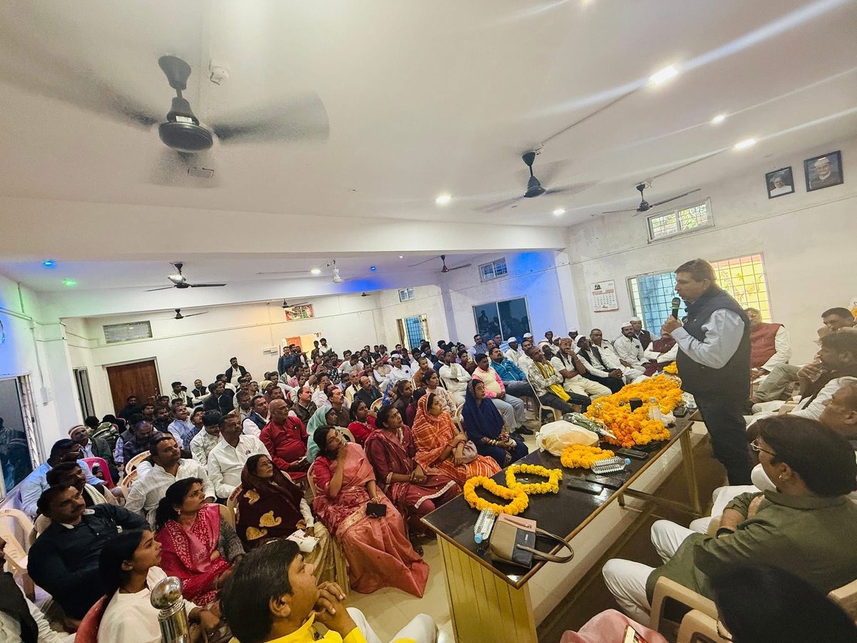 आज जिला कांग्रेस कमेटी अनूपपुर द्वारा मतदाता सूची विशेष गहन पुनरीक्षण कार्यक्रम (SIR) को लेकर आयोजित महत्वपूर्ण बैठक में शामिल होकर कांग्रेस परिवार के सभी पदाधिकारियों एवं कार्यकर्ताओं के साथ सार्थक चर्चा एवं संवाद किया।
<a href="/INCIndia/">Congress</a> <a href="/kharge/">Mallikarjun Kharge</a> <a href="/RahulGandhi/">Rahul Gandhi</a> <a href="/kcvenugopalmp/">K C Venugopal</a> <a href="/INCMP/">MP Congress</a>