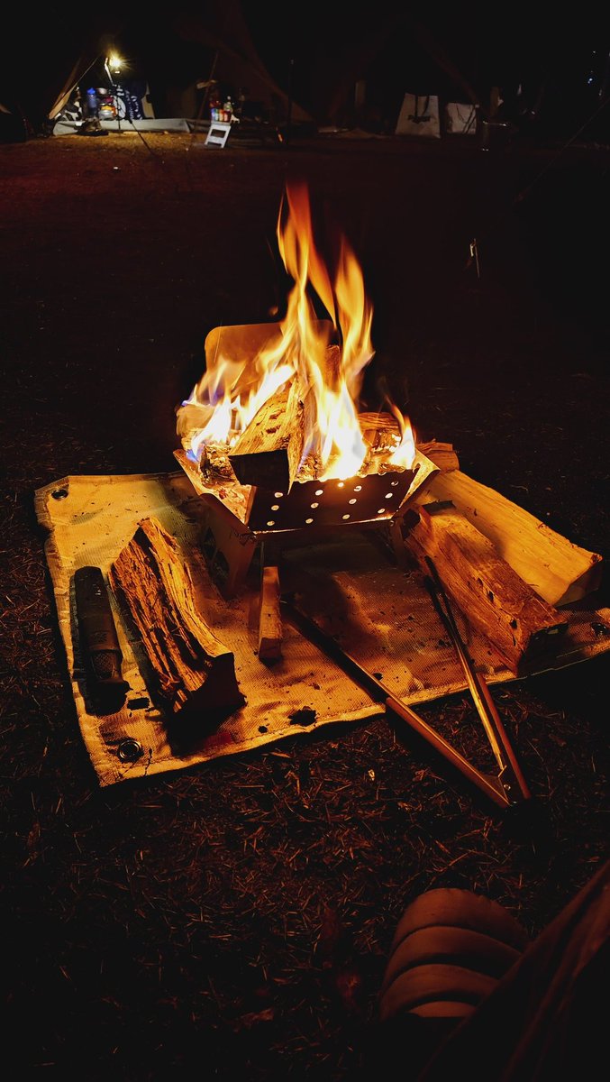 パンダ会の時に
初火入れ
かなり良き焚き火台
#パンダ会
#FireBook