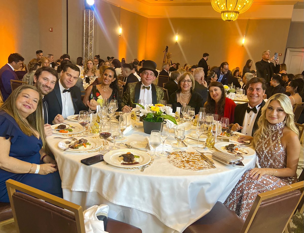 MAGOSINDIENTES's tweet image. #Mesaza en #Miami Gala de los #Premios Martín Fierro Latinos en Hotel Marriott Brickell