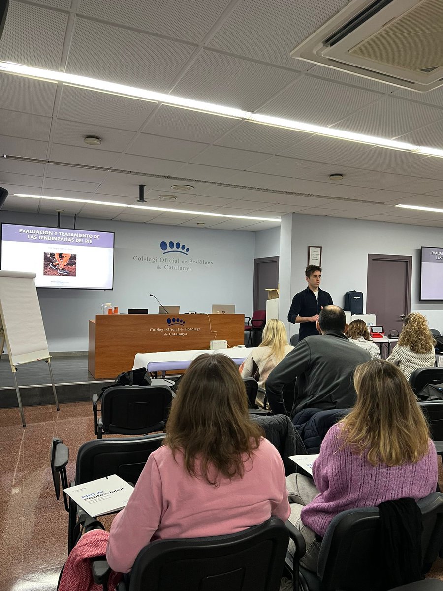 CollegiPodolegs's tweet image. El passat divendres, a la sede del📍 @CollegiPodolegs, 3ª edició del ➡️ Curs: Avaluació i tractament de les tendinopaties del peu ✅ Ponent: Sergio Martínez Zazo 

Moltes gràcies! 

#colpodocat #podologia #formacio