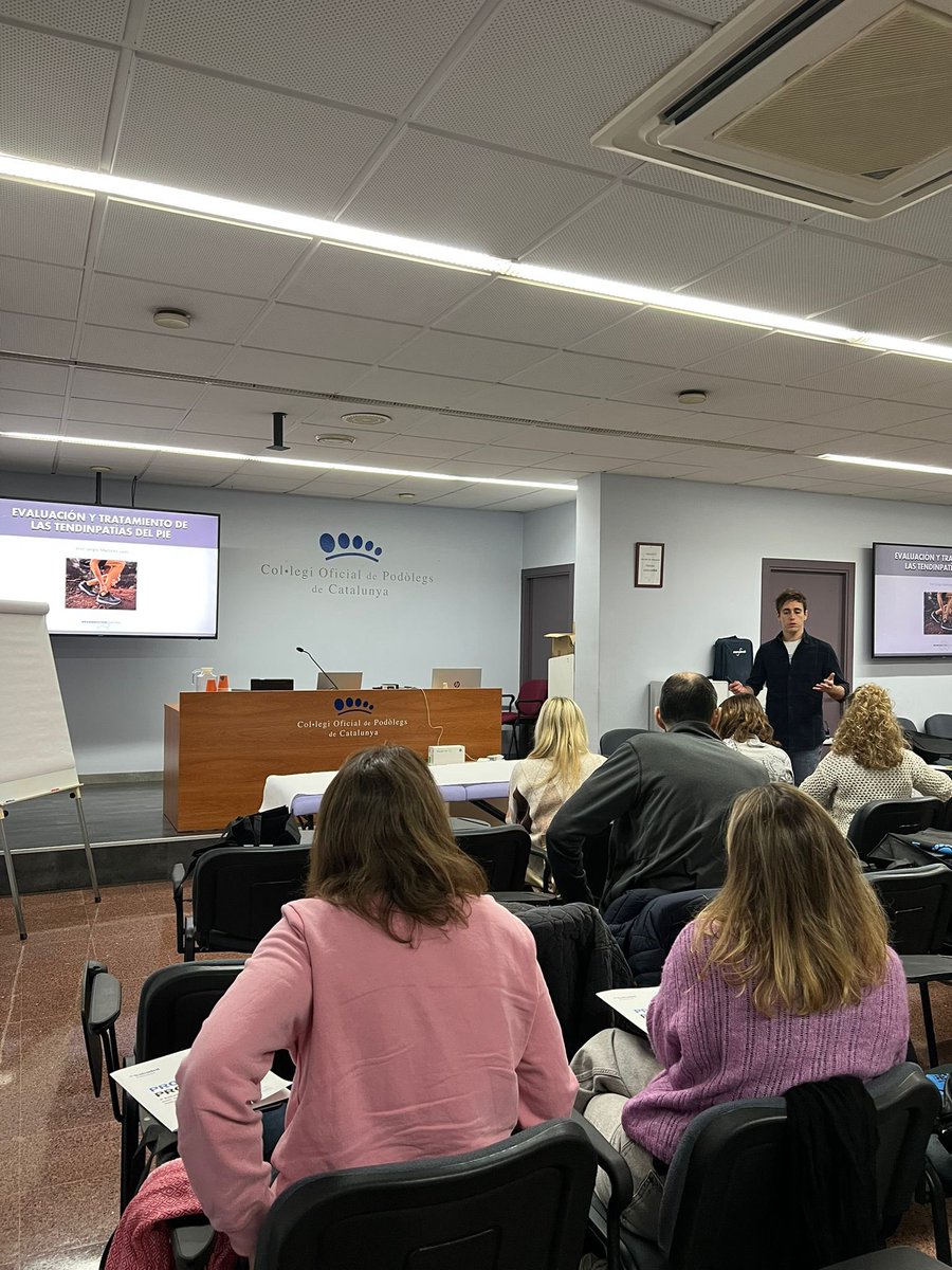 CollegiPodolegs's tweet image. El passat divendres, a la sede del📍 @CollegiPodolegs, 3ª edició del ➡️ Curs: Avaluació i tractament de les tendinopaties del peu ✅ Ponent: Sergio Martínez Zazo 

Moltes gràcies! 

#colpodocat #podologia #formacio
