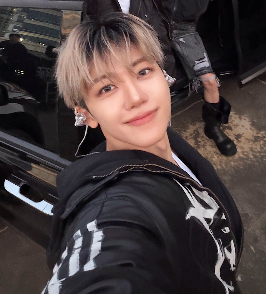 starring13augst's tweet image. his smile... oh god why he is so fine...