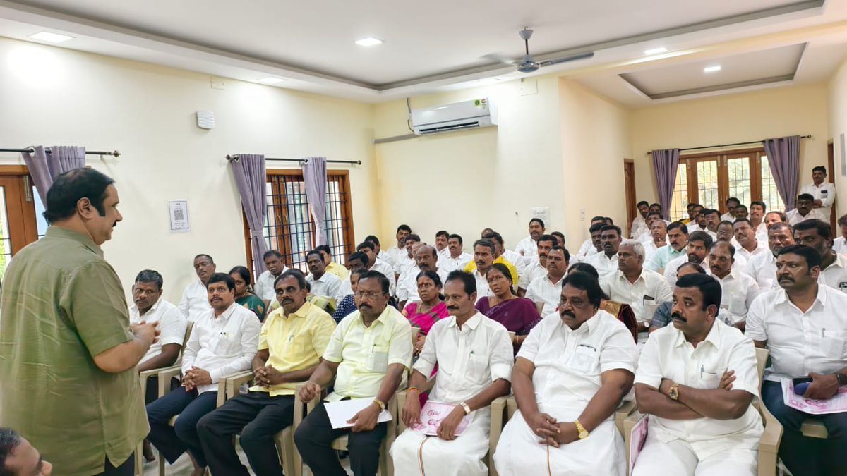 draramadoss's tweet image. சென்னையில் நடைபெற்ற, பாட்டாளி மக்கள் கட்சியின் மாவட்ட செயலாளர்கள், ஆலோசனைக் கூட்டத்தில், பசுமைத்தாயகம் தலைவர் முனைவர் சௌமியா அன்புமணி அவர்களுடன் பங்கேற்றபோது.!