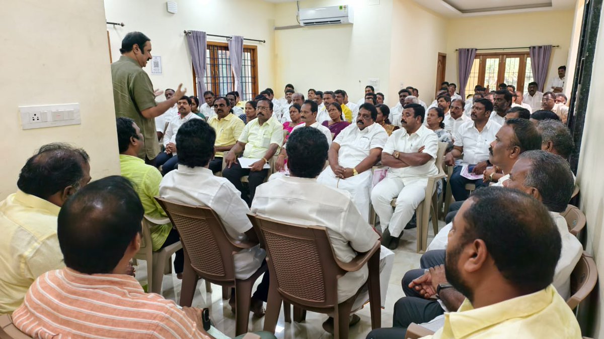 draramadoss's tweet image. சென்னையில் நடைபெற்ற, பாட்டாளி மக்கள் கட்சியின் மாவட்ட செயலாளர்கள், ஆலோசனைக் கூட்டத்தில், பசுமைத்தாயகம் தலைவர் முனைவர் சௌமியா அன்புமணி அவர்களுடன் பங்கேற்றபோது.!