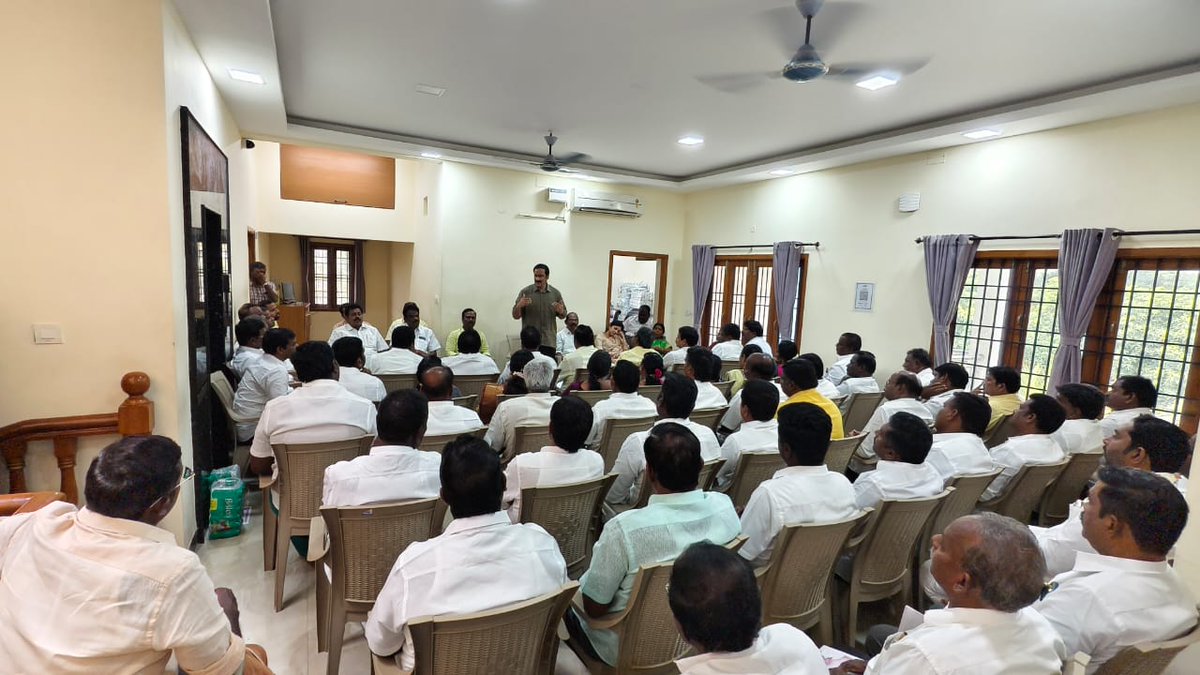 draramadoss's tweet image. சென்னையில் நடைபெற்ற, பாட்டாளி மக்கள் கட்சியின் மாவட்ட செயலாளர்கள், ஆலோசனைக் கூட்டத்தில், பசுமைத்தாயகம் தலைவர் முனைவர் சௌமியா அன்புமணி அவர்களுடன் பங்கேற்றபோது.!