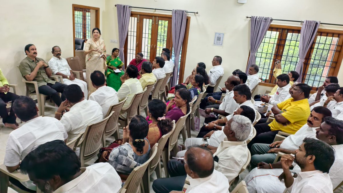 draramadoss's tweet image. சென்னையில் நடைபெற்ற, பாட்டாளி மக்கள் கட்சியின் மாவட்ட செயலாளர்கள், ஆலோசனைக் கூட்டத்தில், பசுமைத்தாயகம் தலைவர் முனைவர் சௌமியா அன்புமணி அவர்களுடன் பங்கேற்றபோது.!