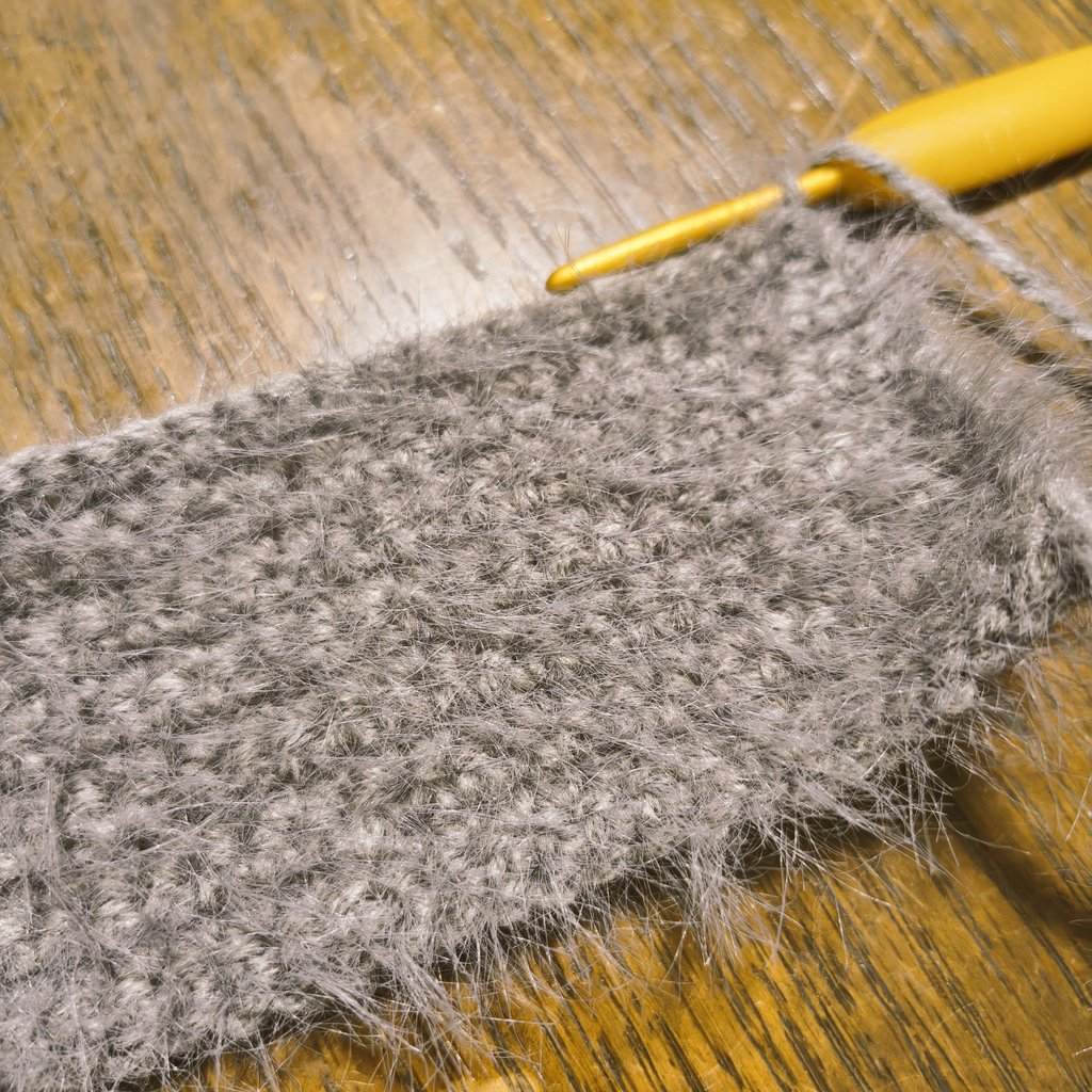 なんか換毛期のワンコとかタヌキって
こんな感じだよなと思っちゃった🧶