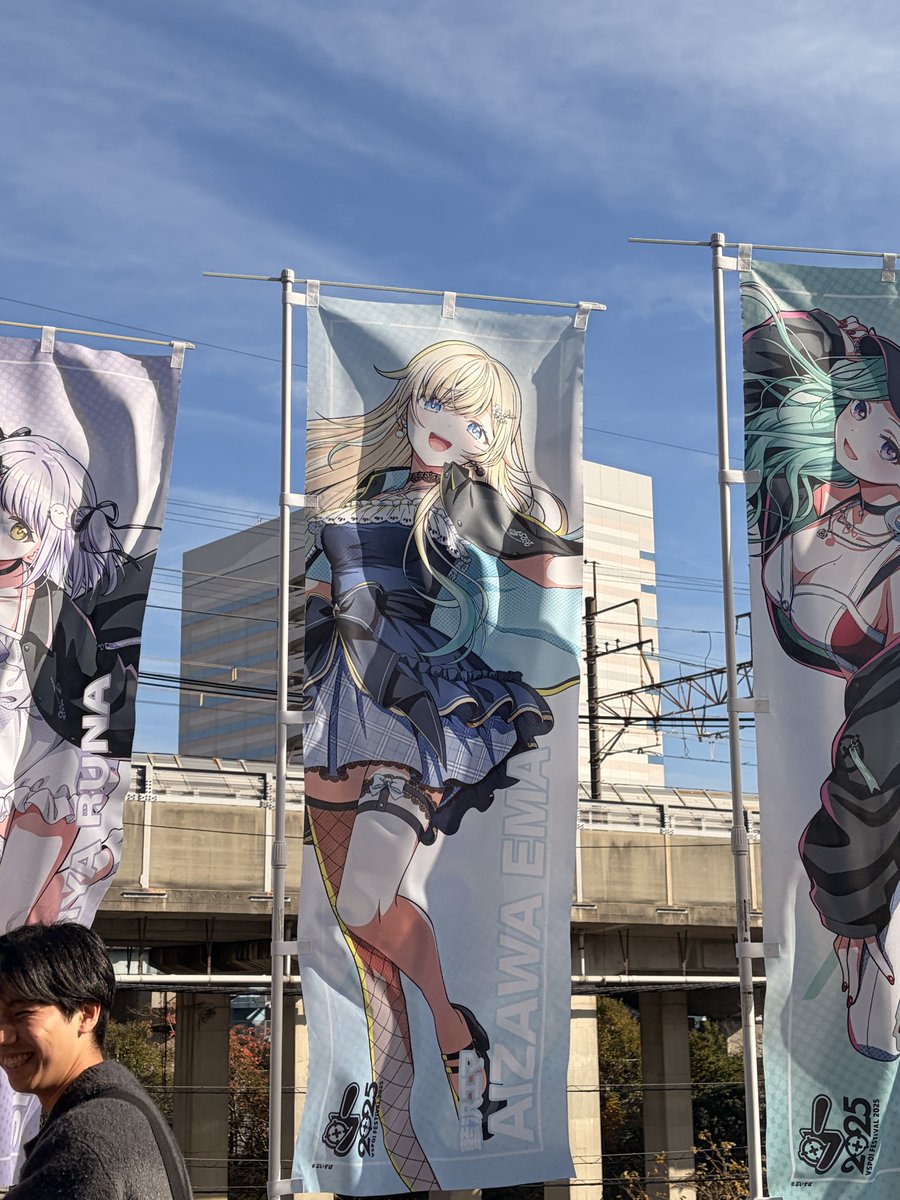 ria_02game's tweet photo. ぶいすぽフェス楽しかった！
ゲーム熱かったしフードも美味しかった〜
交換に応じてくださった方もありがとうございました！ https://t.co/I2Wlvh5VAn
