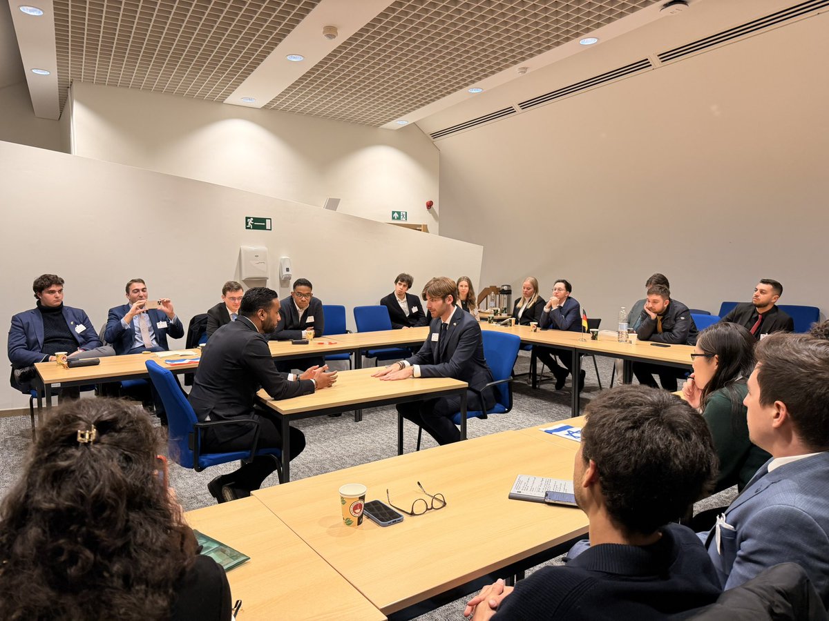 ECI Young Leaders Academy in Brussels brought together outstanding young leaders from 🇵🇹 🇷🇴 🇫🇷 🇬🇧 🇩🇪 🇦🇱 🇦🇹 🇮🇹 🇧🇪 🇺🇦 🇮🇱 🇸🇪 🇪🇸 🇳🇱 🇨🇳 for three days of learning, debate and engagement at the European Commission and the European Parliament.