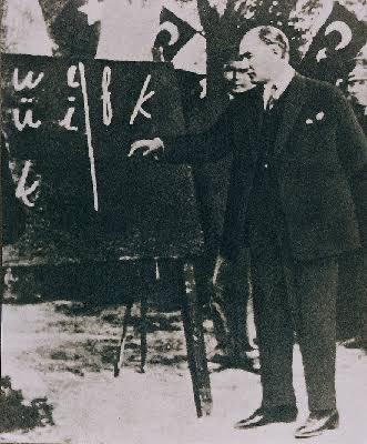 Başta Başöğretmen Mustafa Kemal Atatürk olmak üzere tüm öğretmenlerimizin “Öğretmenler Günü”nü kutlarım.

#ÖğretmenlerGünü #TeachersDay