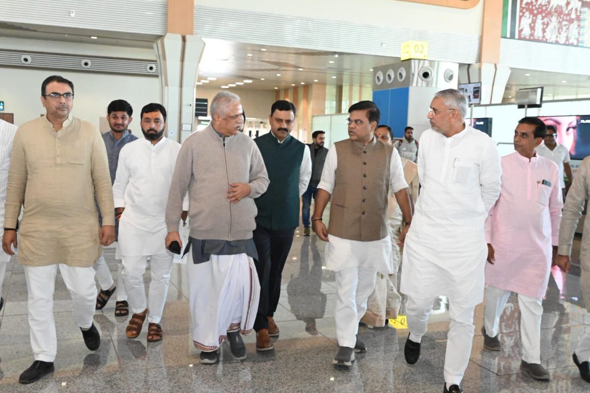 ।। સુસ્વાગતમ્ ।। 

રાજકોટ પધારેલા ભારતીય જનતા પાર્ટીના રાષ્ટ્રીય સંગઠન મહામંત્રી આદરણીય શ્રી બી.એલ.સંતોષજીનું રાજકોટ હીરાસર એરપોર્ટ ખાતે સંગઠનના હોદ્દેદારો સાથે ઉષ્માભર્યું સ્વાગત કર્યું.