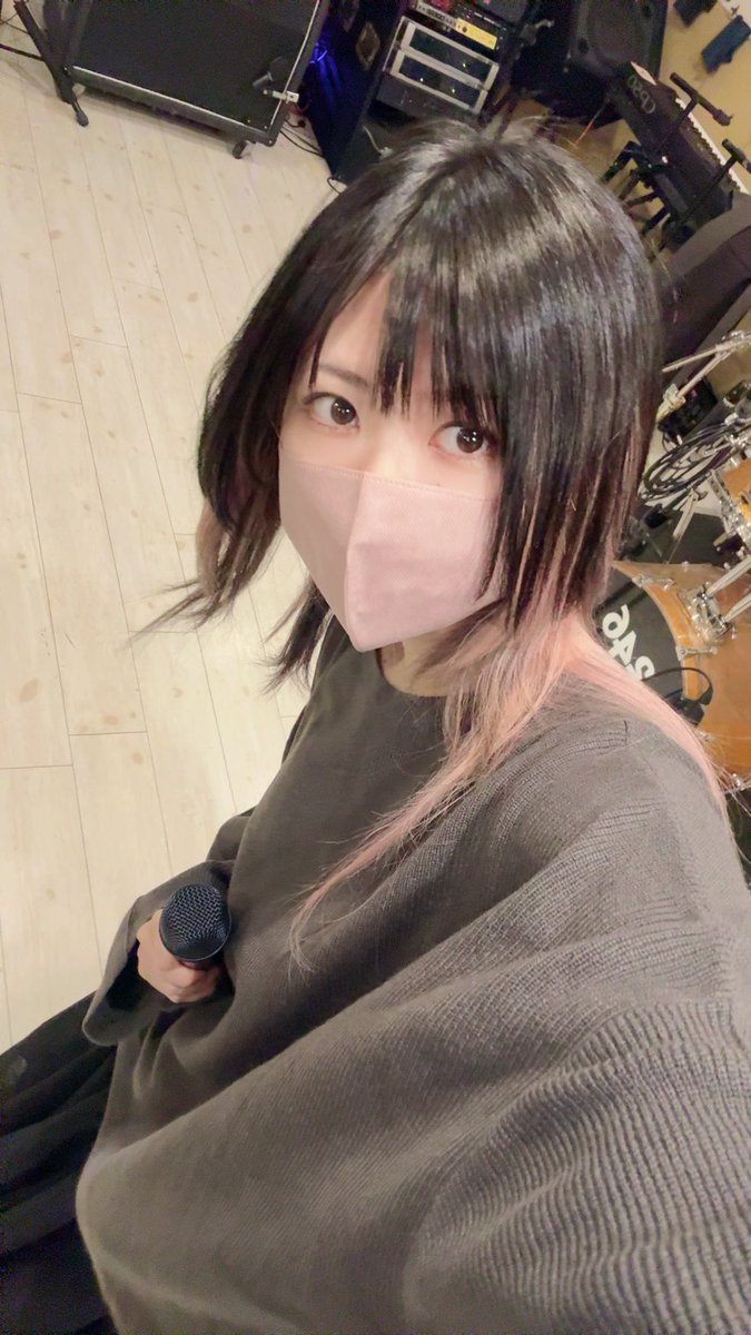 ぽち様ご確認 ぼちぼち本番に向けて追い込みシーズン🎙️✨ 寝起きスタジオでした