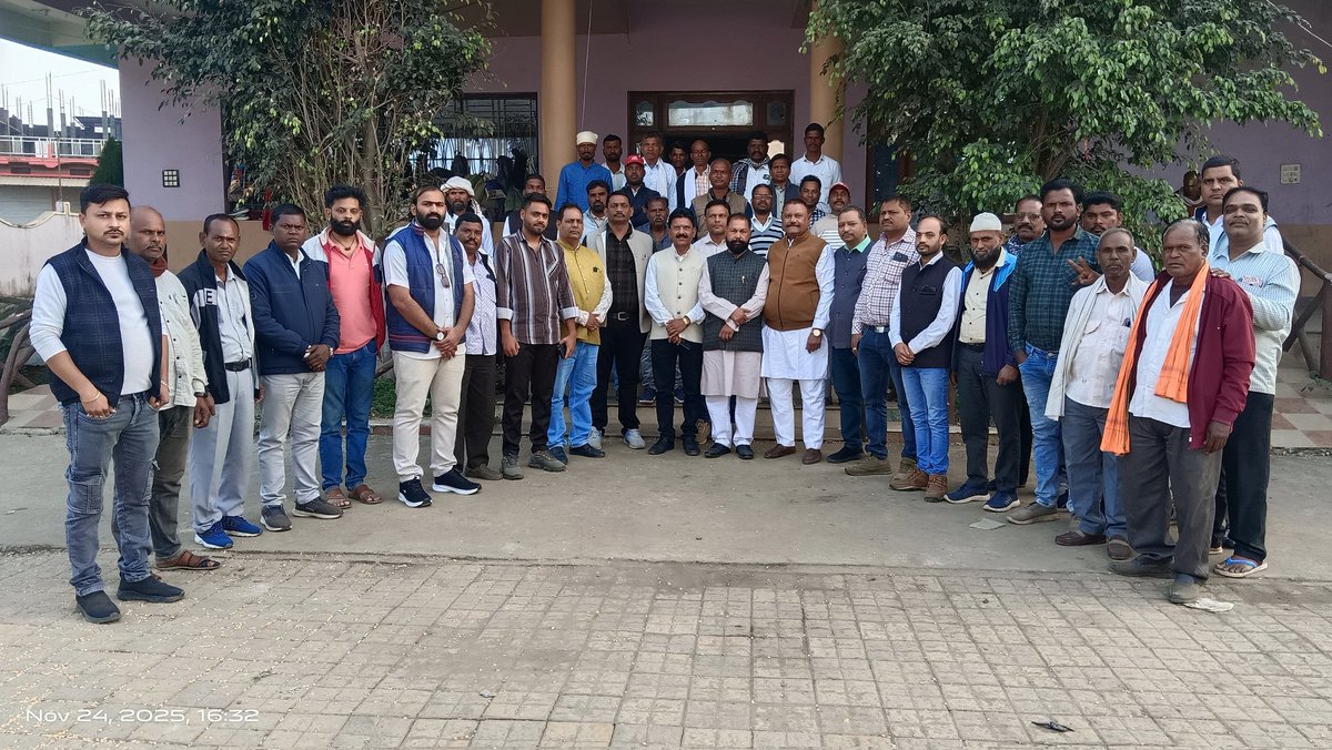 आज जिला कांग्रेस कमेटी सिवनी के विधानसभा लखनादौन के ब्लॉक लखनादौन एवं घंसौर में BLA प्रशिक्षण शिविर आयोजित किया गया।
इस शिविर में SIR संबंधी महत्वपूर्ण जानकारी साझा की गई।
जिसमें जिला अध्यक्ष, प्रभारी, प्रशिक्षकगण तथा सभी BLA साथियों की उपस्थिति ने कार्यक्रम को सफल बनाया।